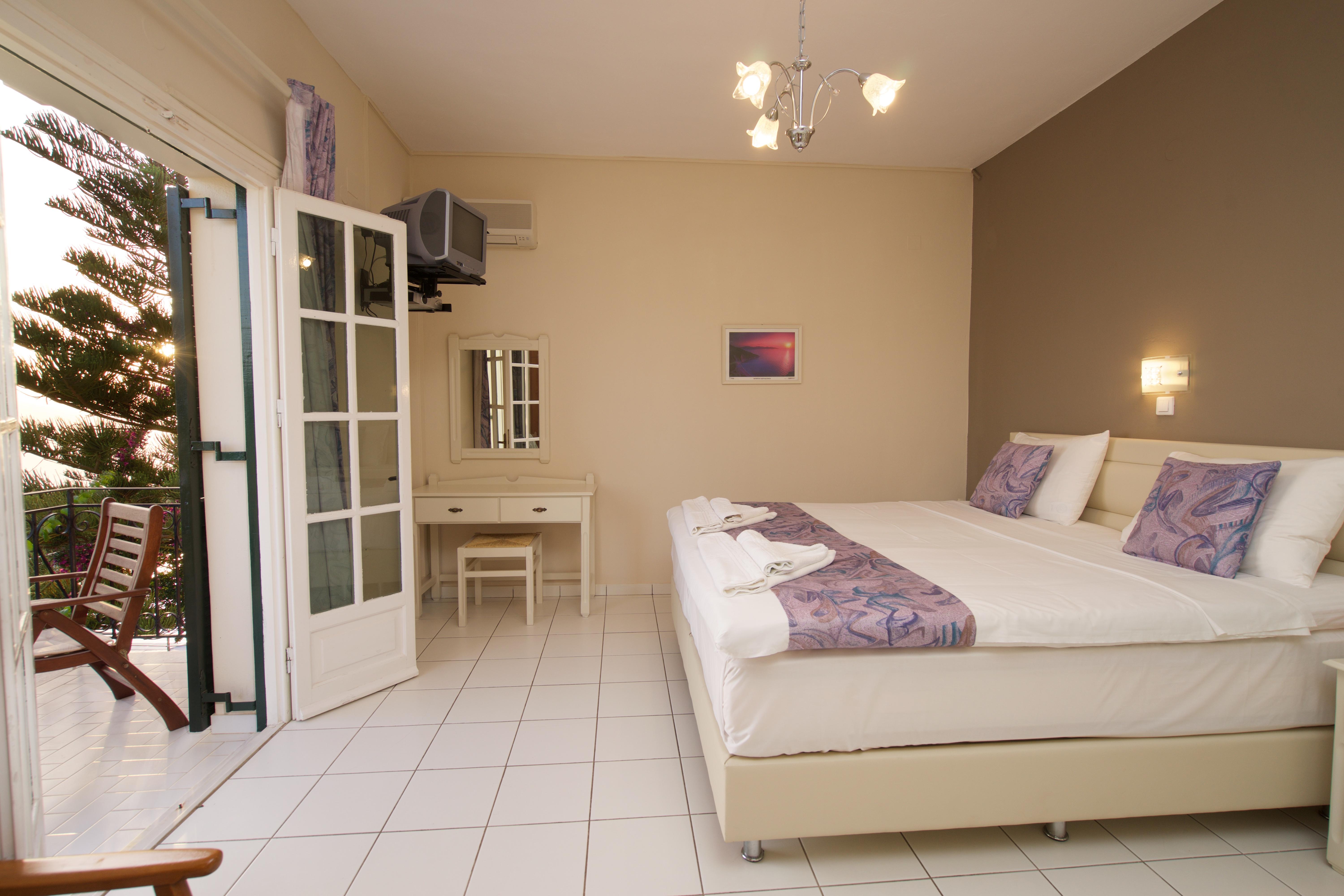 Studios Vrionis Panoramic Sunset Mesovounia  Extérieur photo